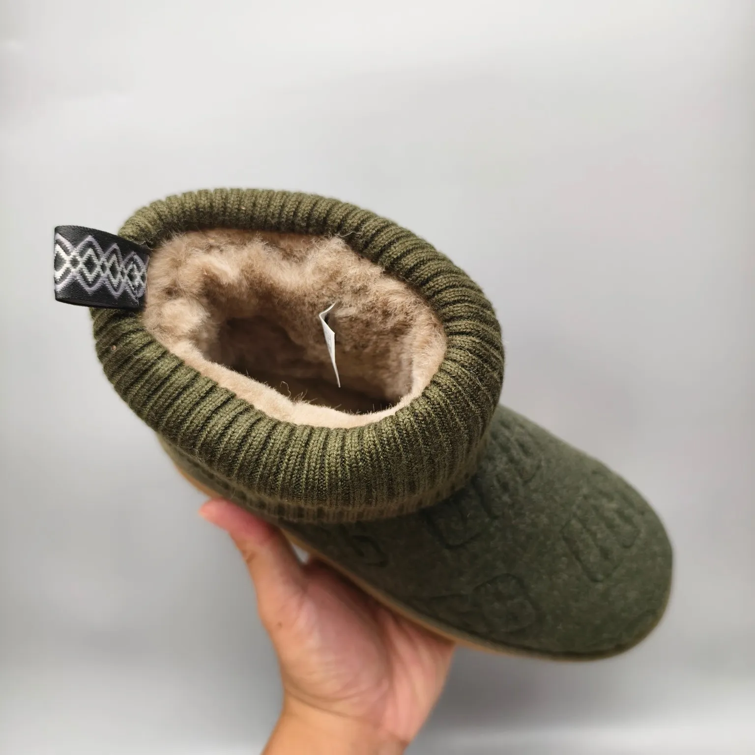 💰600 UGG sheepskin all-in-one snow boots 4047 suede LOGO wool top thick-soled boots Color: Gray Black Green Matching Size: 35-40